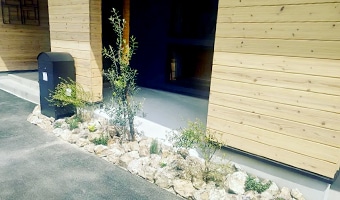 玄関アプローチ